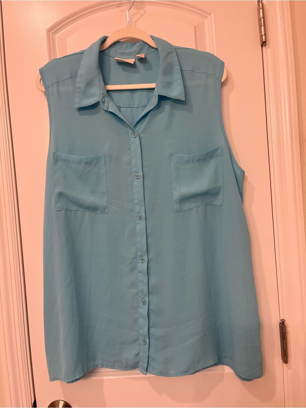 Chicos Sleeveless Button-Front Blouse Collated Front Pockets Light Blue Sz 4